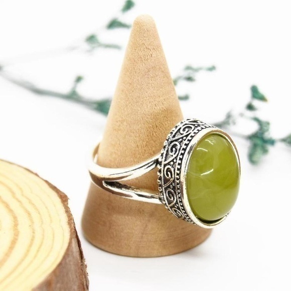 Boho Green Gemstone Ring - Picture 1 of 6